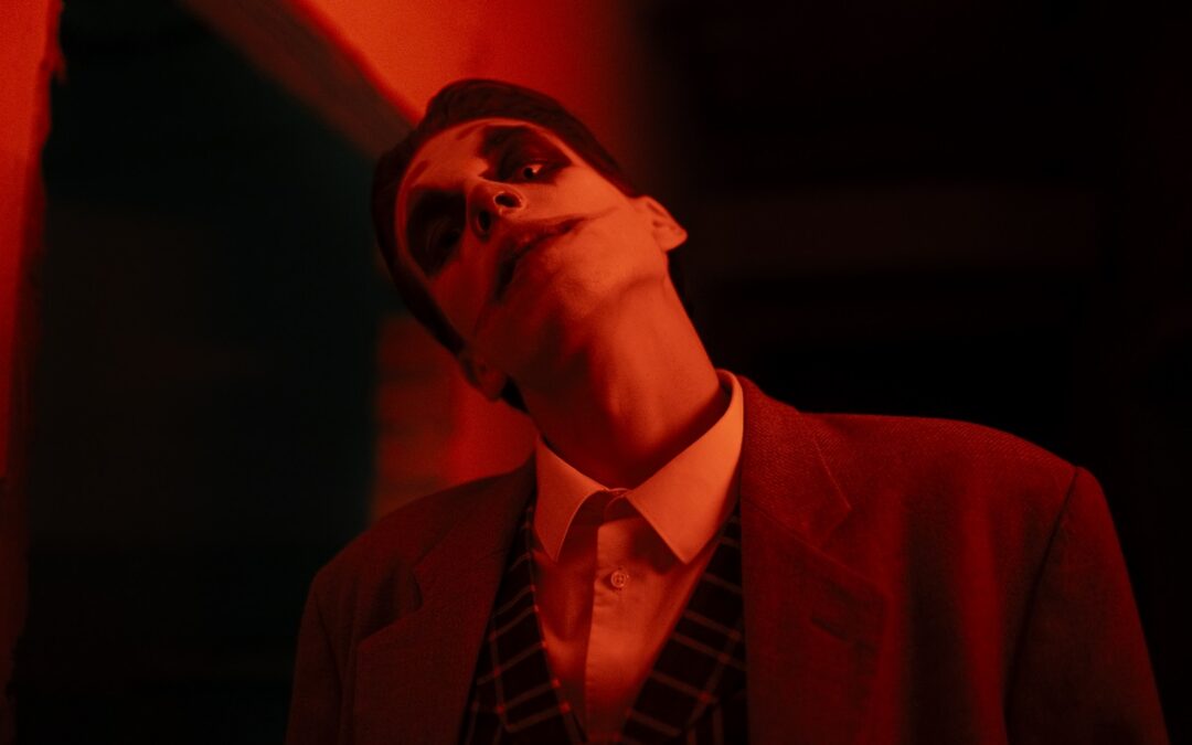 Nỗi đau: Nguyên liệu của Anh hùng hay Công cụ của Phản diện?